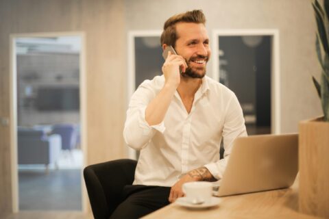 Cold Call, l’appel à un ami