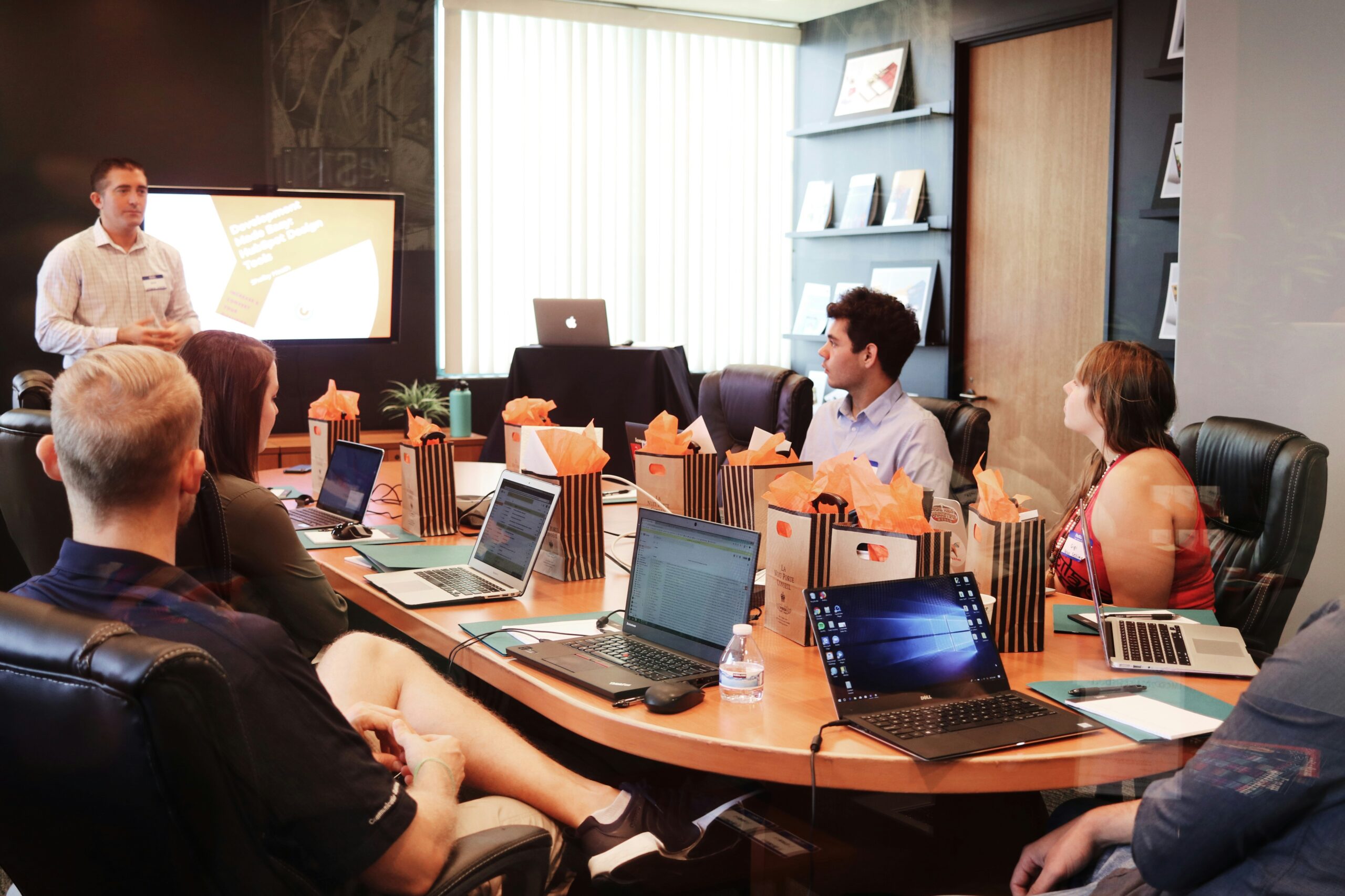 Formation d’équipe en entreprise animée par un formateur Logos Praxis