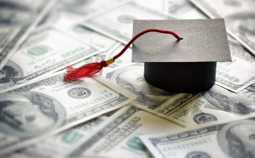 Beaucoup d’entreprises et de futurs diplomés investissent massivement dans la formation, mais sans preuve de retour sur investissement. Chez Logos Praxis, nous refusons la formation décorative : nos parcours transforment les savoirs en résultats durables, mesurables et alignés sur vos enjeux.