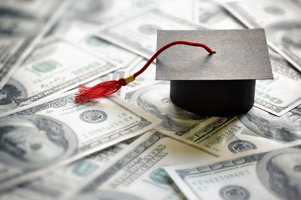 Beaucoup d’entreprises et de futurs diplomés investissent massivement dans la formation, mais sans preuve de retour sur investissement. Chez Logos Praxis, nous refusons la formation décorative : nos parcours transforment les savoirs en résultats durables, mesurables et alignés sur vos enjeux.